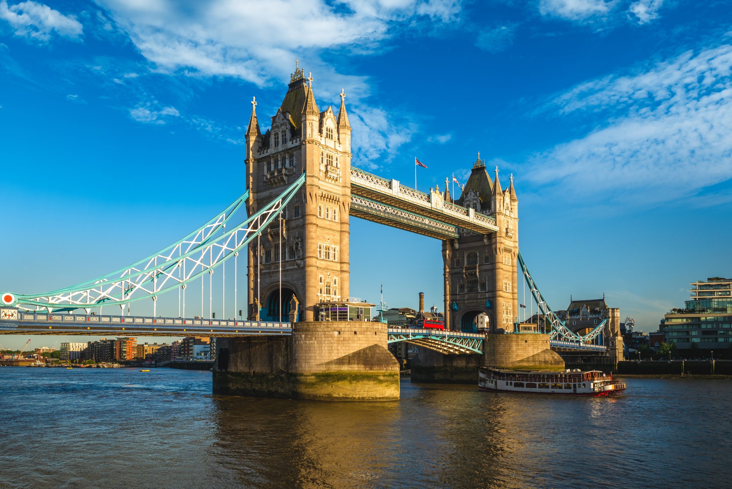 EMI vs SEMI in the United Kingdom: Key Differences in Regulation, Licensing & Scope